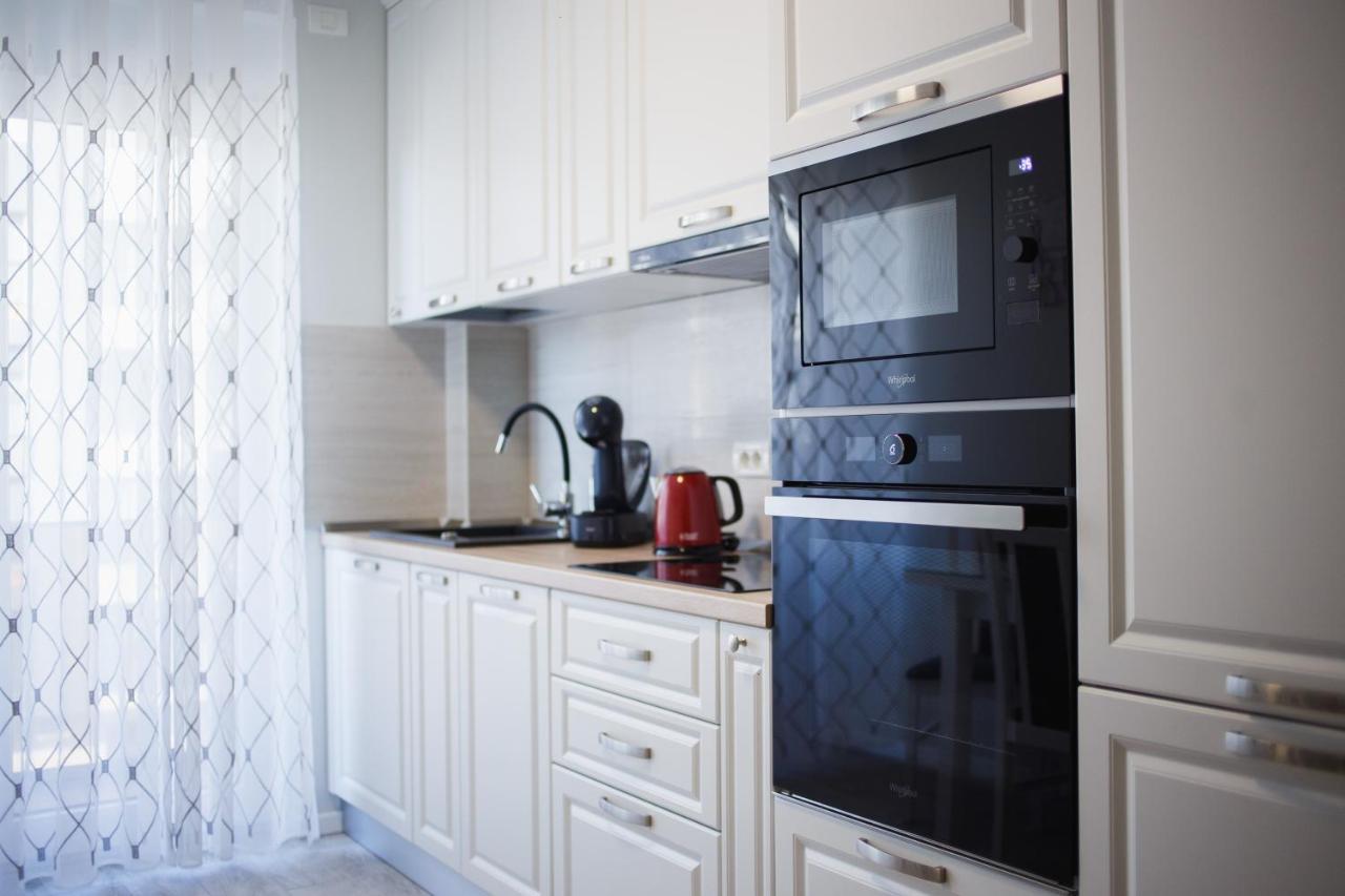 Retreat To A Stylish Home At West Residence Oradea Exterior foto